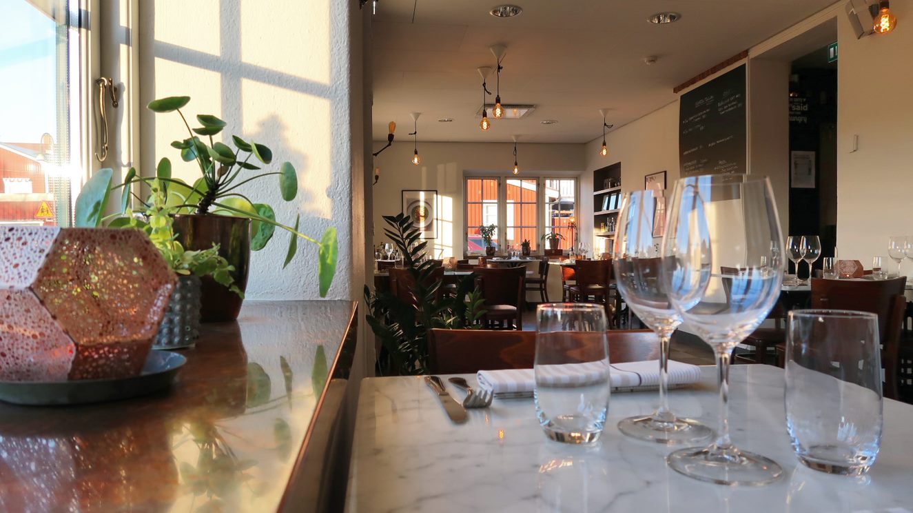 Fastighet/Restaurangverksamhet i välbesökt sommarstad bild 1
