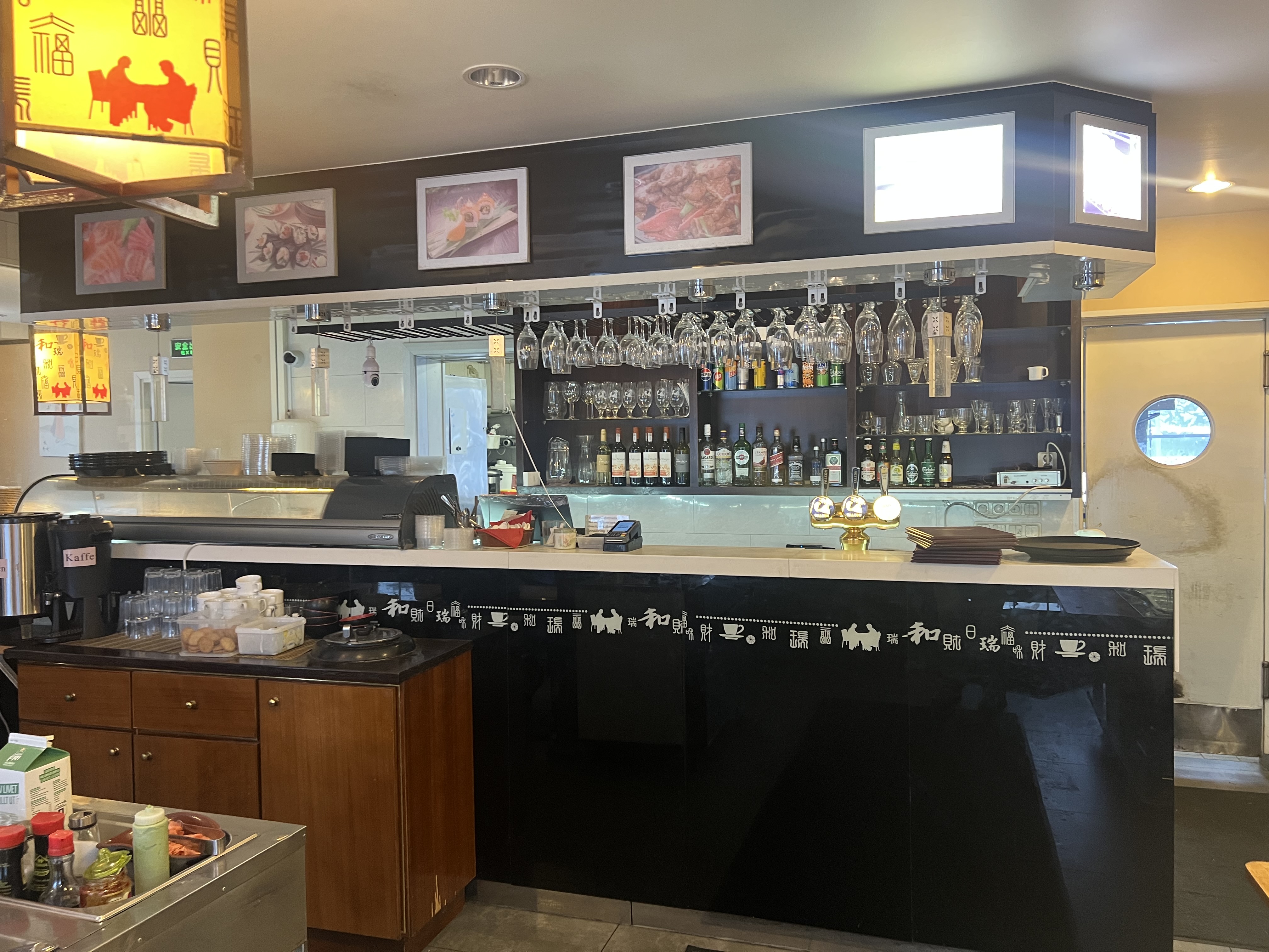 Restaurang nära tunnelbanan i Bromma – 236 kvm bild 1